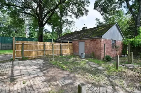 Exterior - 1300 W 28th Ave, Pine Bluff, AR 71603 photo 7 of 8