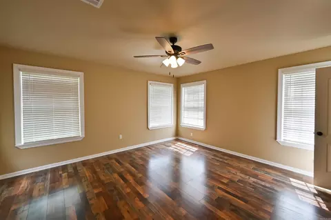 Living - 1300 W 28th Ave, Pine Bluff, AR 71603 photo 2 of 7