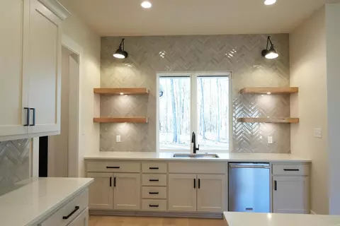 Kitchen - 3084 Avilla Mnr, Alexander, AR 72002 photo 4 of 4