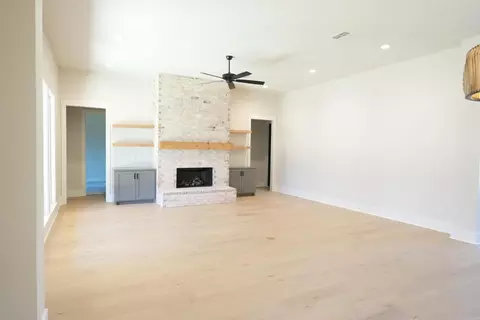 Living - 3084 Avilla Mnr, Alexander, AR 72002 photo 3 of 3
