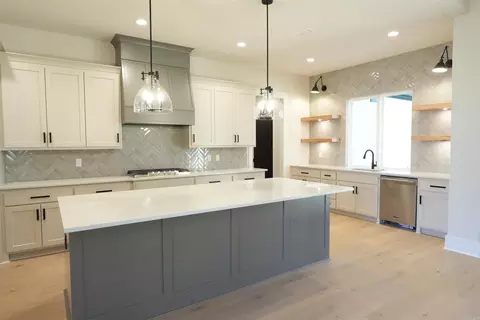 Kitchen - 3084 Avilla Mnr, Alexander, AR 72002 photo 2 of 4