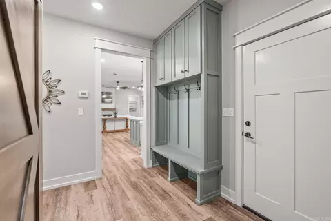 Entry Way - 17 Republican, Greenbrier, AR 72058 photo 5 of 6