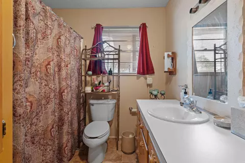 Bath - 1524 Pinehurst Dr, Malvern, AR 72104 photo 2 of 2
