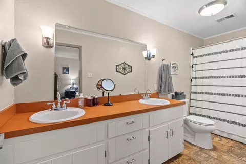 Bath - 1 Cedar Oaks Dr, Conway, AR 72032 photo 3 of 4