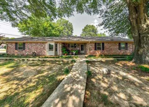 Exterior - 1 Cedar Oaks Dr, Conway, AR 72032 photo 2 of 19
