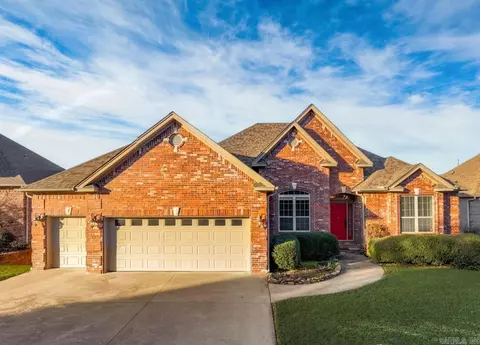 194 Majestic Cir, Maumelle, AR 72113