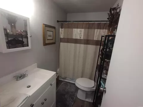 Bath - 609 E Webb, Mountain View, AR 72560 photo 2 of 5