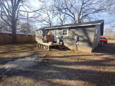 Exterior - 609 E Webb, Mountain View, AR 72560 photo 3 of 5