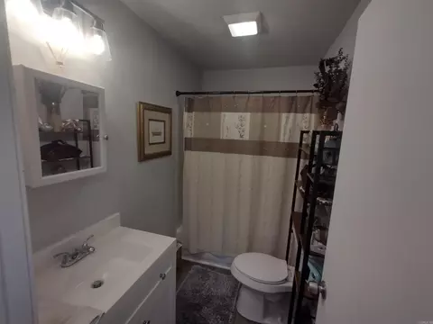 Bath - 609 E Webb, Mountain View, AR 72560 photo 1 of 5