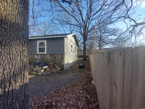 Exterior - 609 E Webb, Mountain View, AR 72560 photo 4 of 5