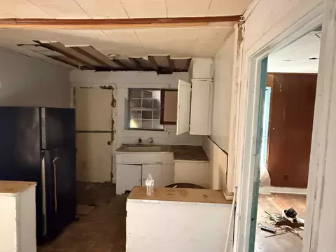 Kitchen - 2005 W 25th Ave, Pine Bluff, AR 71603 photo 1 of 1