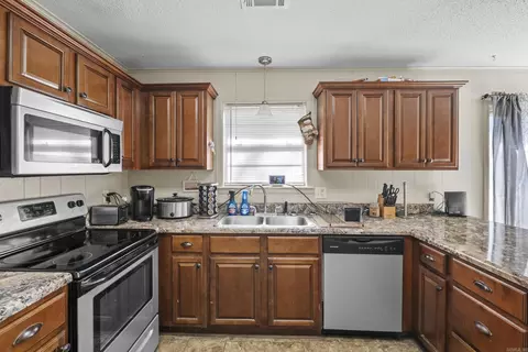 Kitchen - 10 Pinto Trl, Greenbrier, AR 72058 photo 1 of 3