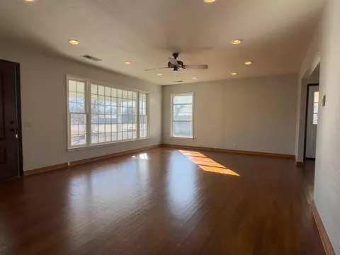 Living - 617 Ash Flat Dr, Ash Flat, AR 72513 photo 2 of 7