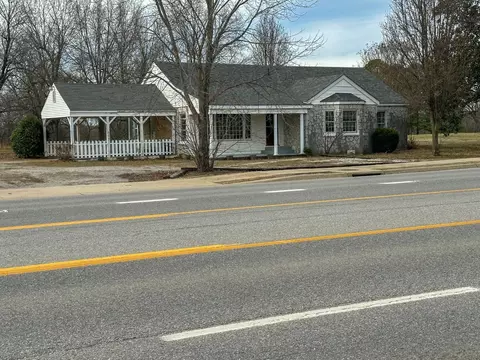 617 Ash Flat Dr, Ash Flat, AR 72513