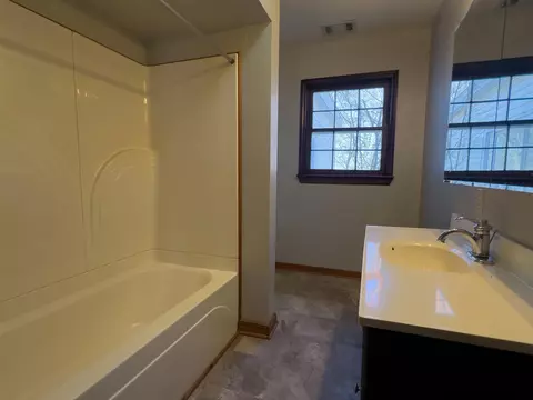 Bath - 617 Ash Flat Dr, Ash Flat, AR 72513 photo 1 of 3