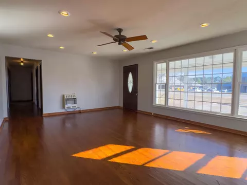 Living - 617 Ash Flat Dr, Ash Flat, AR 72513 photo 1 of 7