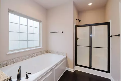 Bath - 2721 Finley Loop, Bryant, AR 72022 photo 3 of 4
