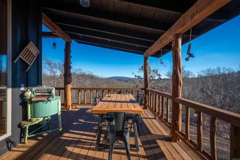 Exterior - 627 Mountain Crest Rd, Mountain View, AR 72560 photo 2 of 10