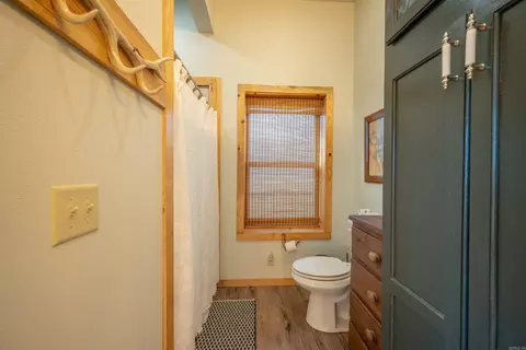 Bath - 627 Mountain Crest Rd, Mountain View, AR 72560 photo 1 of 4