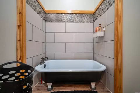 Bath - 627 Mountain Crest Rd, Mountain View, AR 72560 photo 3 of 4