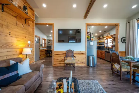 Living - 627 Mountain Crest Rd, Mountain View, AR 72560 photo 3 of 4