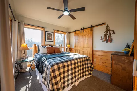 Bedroom - 627 Mountain Crest Rd, Mountain View, AR 72560 photo 1 of 3