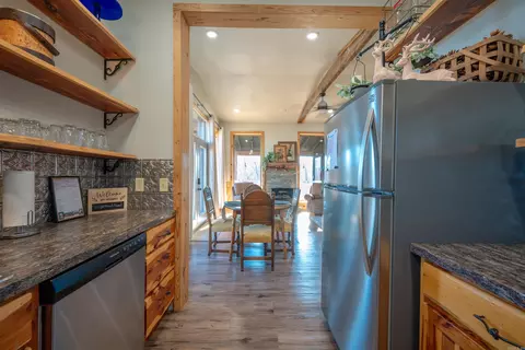 Kitchen - 627 Mountain Crest Rd, Mountain View, AR 72560 photo 2 of 2