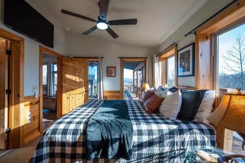 Bedroom - 627 Mountain Crest Rd, Mountain View, AR 72560 photo 3 of 3