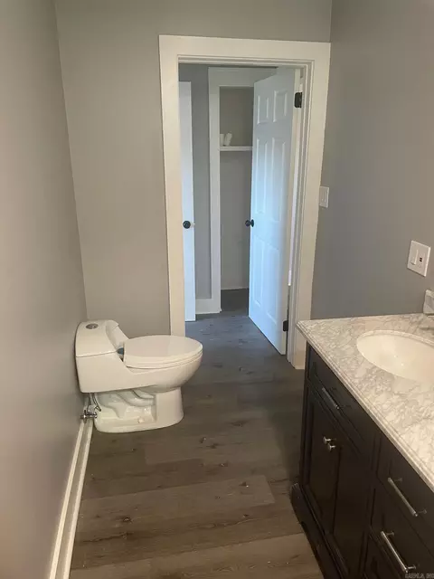 Bath - 616 Pearl St, Benton, AR 72015 photo 4 of 4