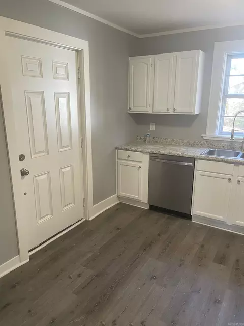 Kitchen - 616 Pearl St, Benton, AR 72015 photo 2 of 2