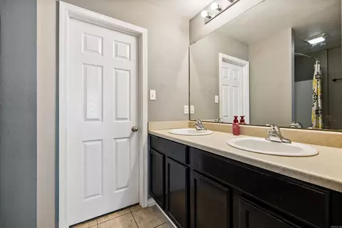 Bath - 13786 Cedar Glen Cv, Alexander, AR 72002 photo 1 of 3