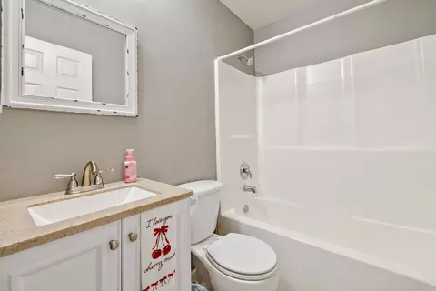 Bath - 13786 Cedar Glen Cv, Alexander, AR 72002 photo 3 of 3
