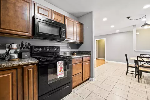 Kitchen - 13786 Cedar Glen Cv, Alexander, AR 72002 photo 2 of 2