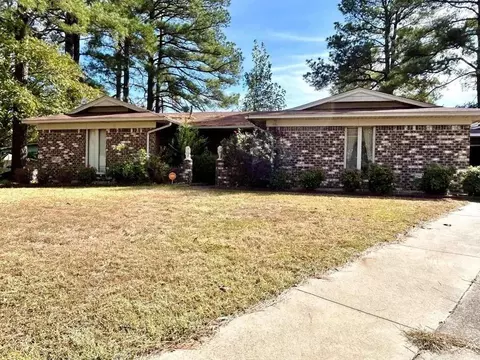 90 Lexington Cir, White Hall, AR 71602