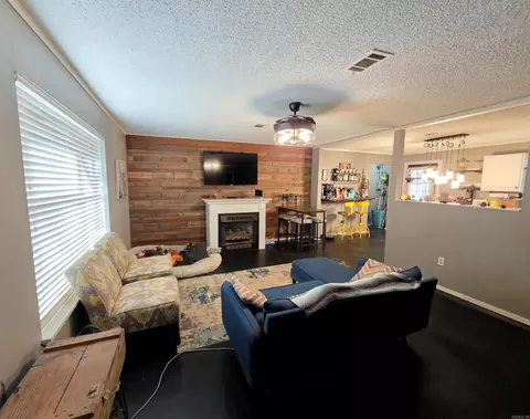 Living - 1209 Owen St, Malvern, AR 72104 photo 1 of 3