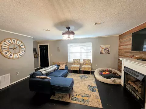 Living - 1209 Owen St, Malvern, AR 72104 photo 2 of 3