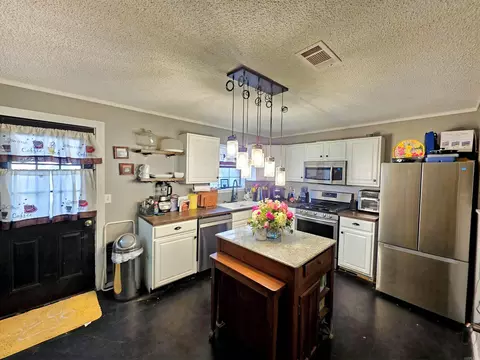 Kitchen - 1209 Owen St, Malvern, AR 72104 photo 1 of 2