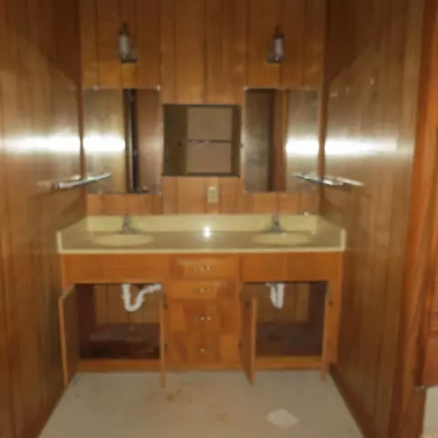 Bath - 100 Sadler Dr, Rison, AR 71665 photo 4 of 7