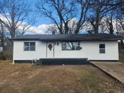 685 S 9th St, Batesville, AR 72501