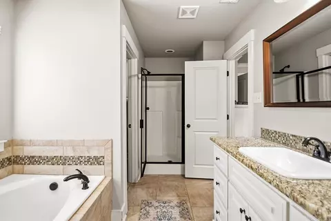 Bath - 3160 Haley Ct, Benton, AR 72019 photo 1 of 3