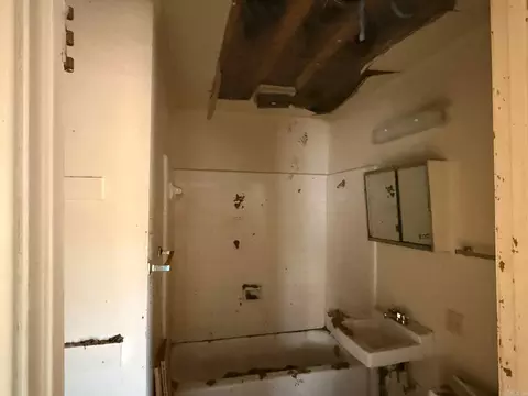 Bath - 5910 W Malcomb St, Pine Bluff, AR 71602 photo 2 of 3