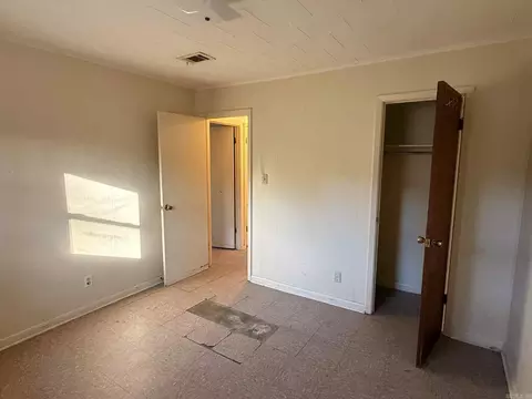 Bedroom - 5910 W Malcomb St, Pine Bluff, AR 71602 photo 2 of 7