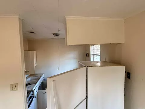 Kitchen - 5910 W Malcomb St, Pine Bluff, AR 71602 photo 2 of 3