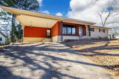313 Cedarwood St, Hot Springs National Park, AR 71901