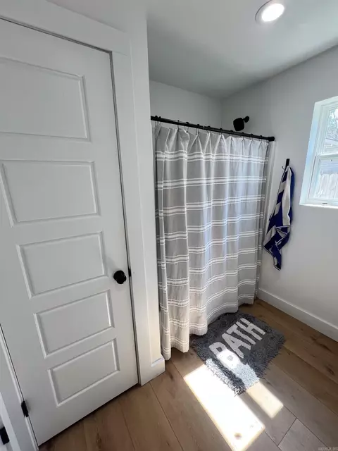 Bath - 114 Hayes St, Haskell, AR 72015 photo 11 of 11