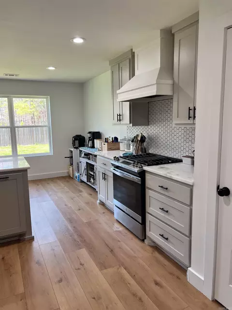 Kitchen - 114 Hayes St, Haskell, AR 72015 photo 7 of 7
