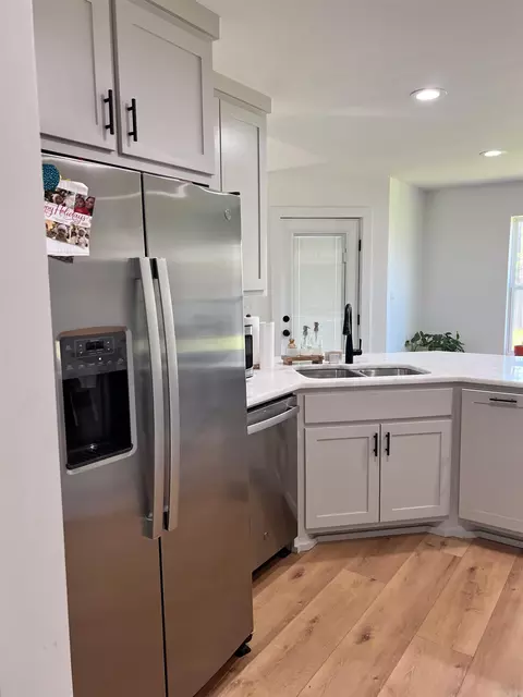 Kitchen - 114 Hayes St, Haskell, AR 72015 photo 4 of 7