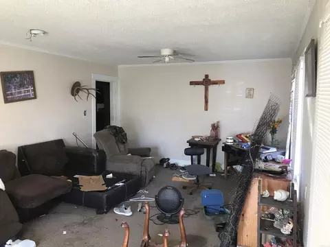 Living - 2412 S Camden Rd, Pine Bluff, AR 71603 photo 4 of 4