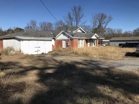 Exterior - 2412 S Camden Rd, Pine Bluff, AR 71603 photo 2 of 6
