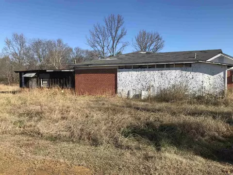 Exterior - 2412 S Camden Rd, Pine Bluff, AR 71603 photo 5 of 6